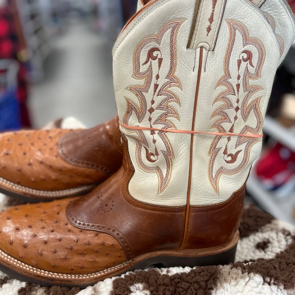 Boot - Picture 2 of 3